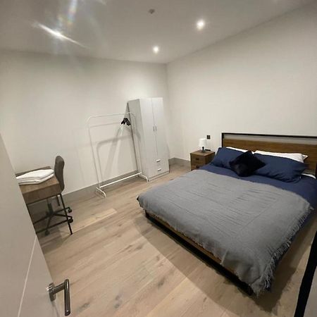 Blue Lagoon Apartment Londra Exterior foto