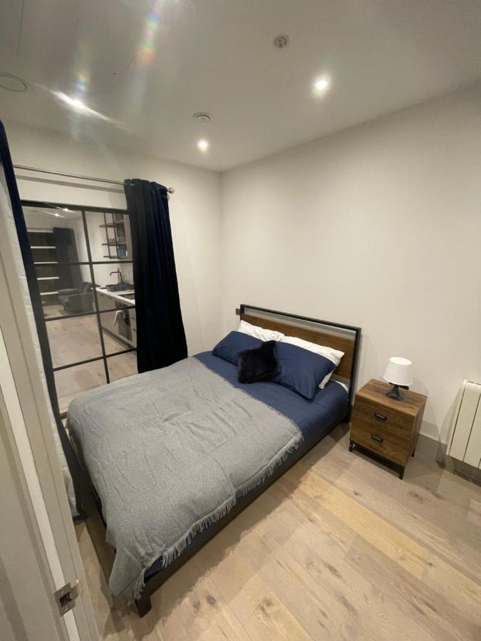 Blue Lagoon Apartment Londra Exterior foto